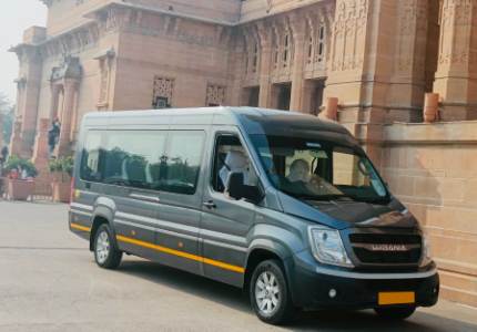 12 Seater Urbania Traveller